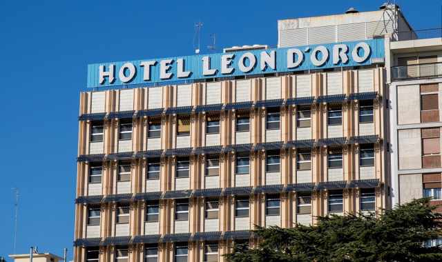 Il "Leon d'Oro" cambia volto: la storia dell'hotel di piazza Moro, il pi antico di Bari